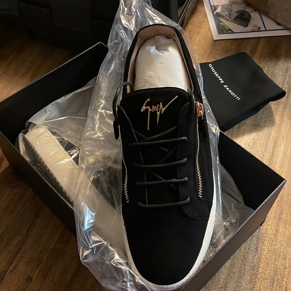 Giuseppe Zanotti Double Zip Suede Low-Top Sneakers - Picture 2 of 4